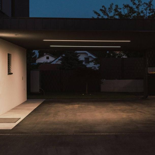 Zunanja stropna linijska svetilka po meri