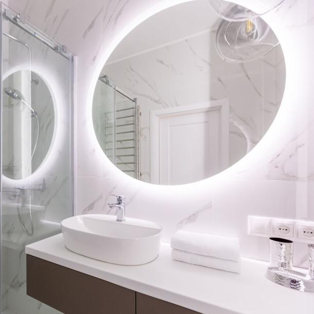 Svetilka po meri za osvetlitev ogledal