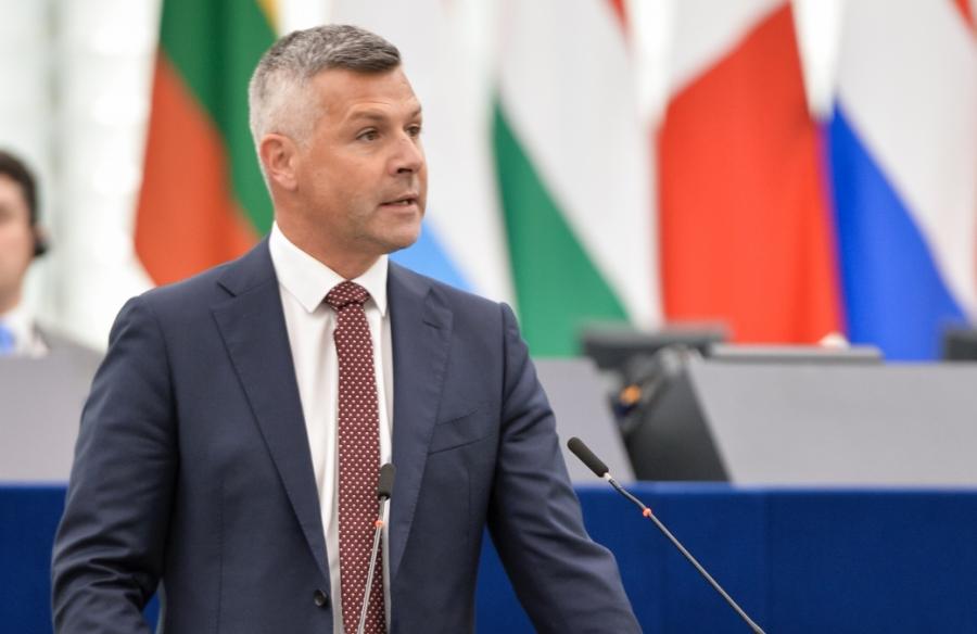 Matjaž Nemec: »Odmiki od EU pogajalske mize med Beogradom in Prištino prinašajo izjemna tveganja«  